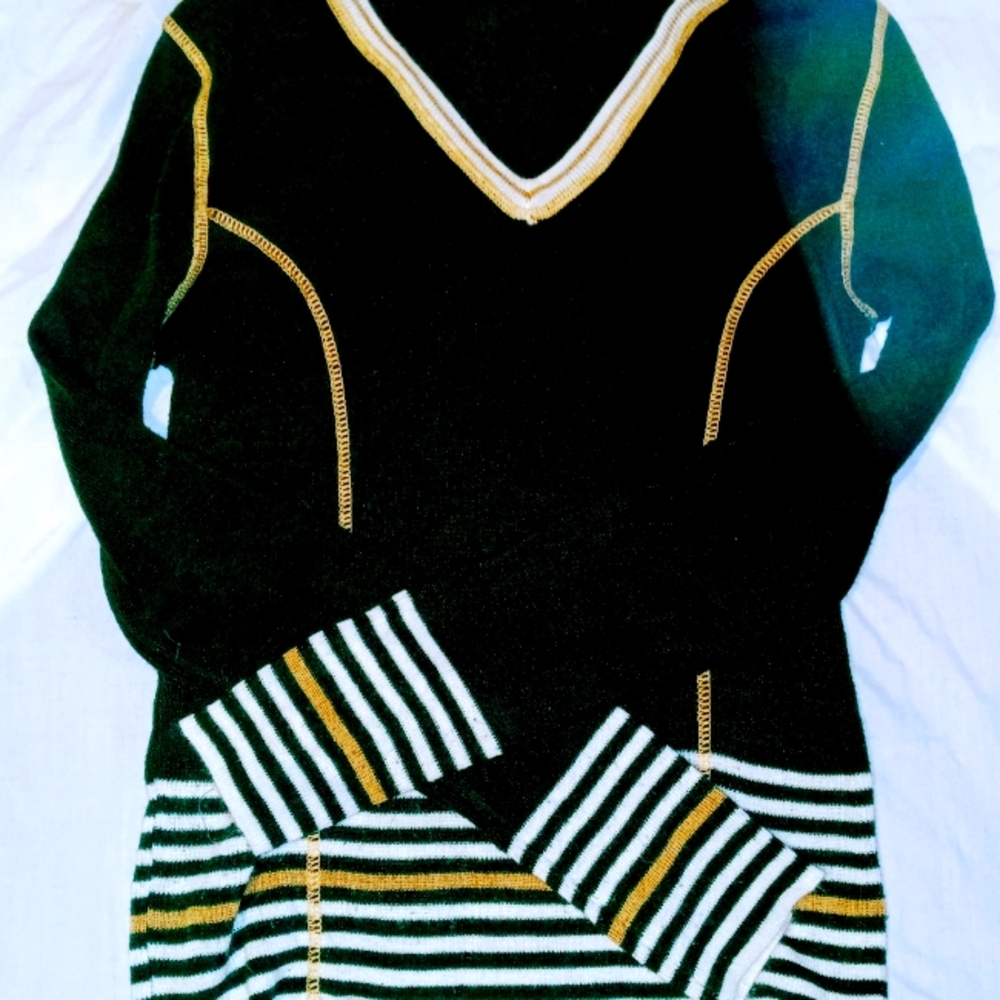 Unisex kid's Vintage sweater. Size. 7/8